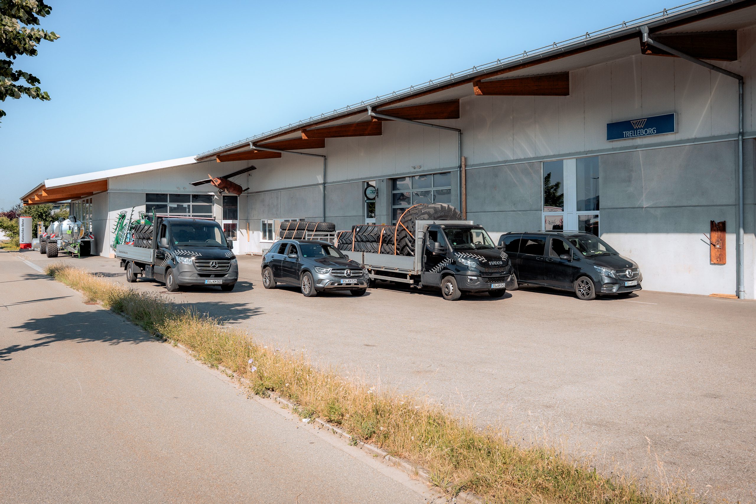 Betriebshalle und Fuhrpark von Katzschke-Menz in Isny