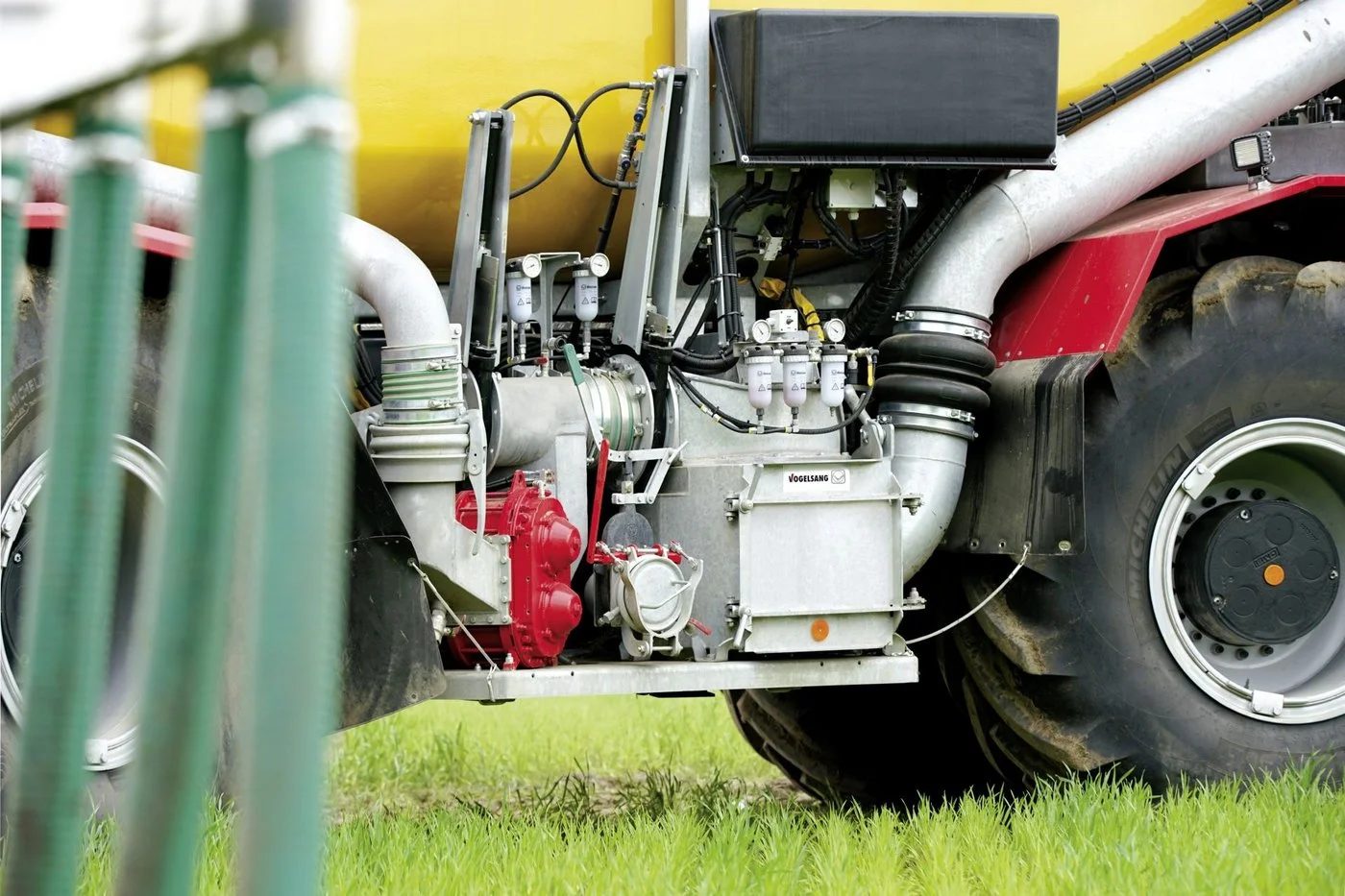 Vogelsang Drehkolbenpumpe der VX-Baureihe an einem Güllefass