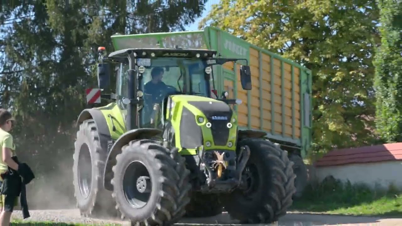 Vorschaubild des Videos „Volle Power auf dem Feld: Maisernte in Isny 2026“